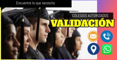 chicos con toga y virrete validando su bachillerato